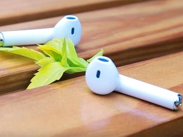 Fone sem fio inspirado no Apple Airpods tem boa qualidade e custa só R$ 30