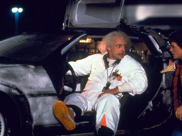 Tesla esconde 'Easter-egg' que leva motoristas “De Volta Para o Futuro” 