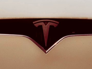 Homem é preso graças a sistema de segurança dos carros Tesla