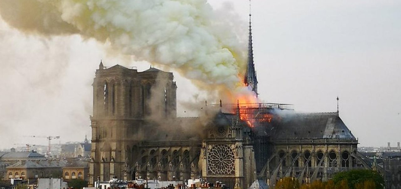 Tim Cook diz que Apple vai ajudar a reconstruir Catedral de Notre-Dame