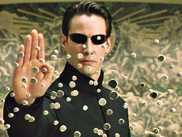 Diretor de 'John Wick 3' diz que as irmãs Wachowski preparam mais um Matrix