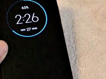 Moto Z4 vaza na Amazon, cliente compra e recebe antes do lançamento