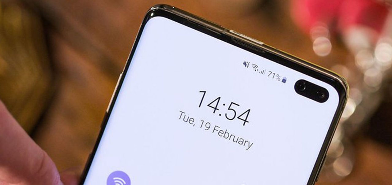 Samsung deve demorar para trazer câmera sob a tela em smartphones high-end