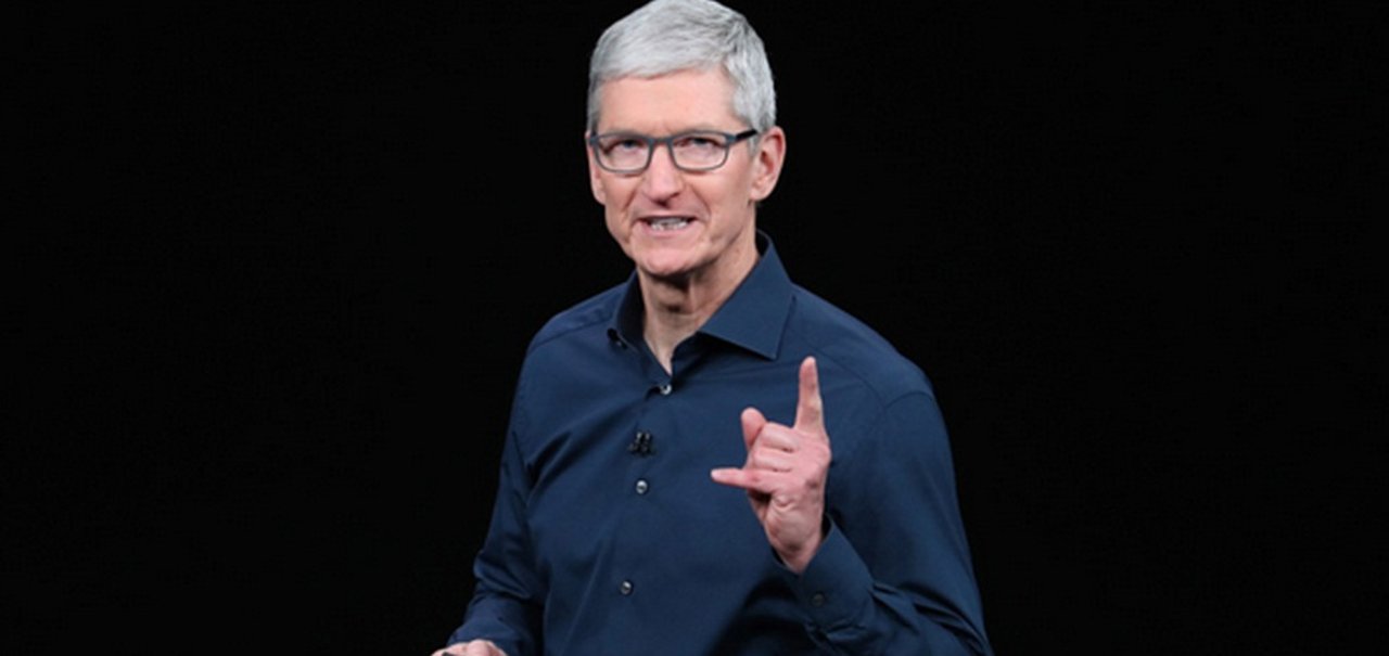 Tim Cook segue entre os 100 executivos com maior aprovação por funcionários