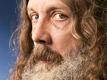 Alan Moore se despede das HQs com novo volume de Liga Extraordinária