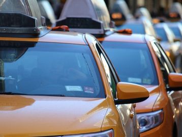 Motoristas de Uber e Lyft protestam na Califórnia exigindo melhorias