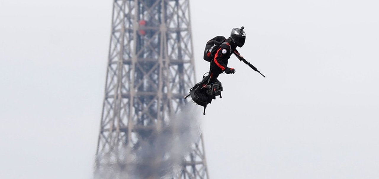 'Duende Verde' francês cai em viagem da França à Inglaterra com flyboard