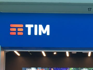Bot da TIM permite que clientes recarreguem celular pelo WhatsApp