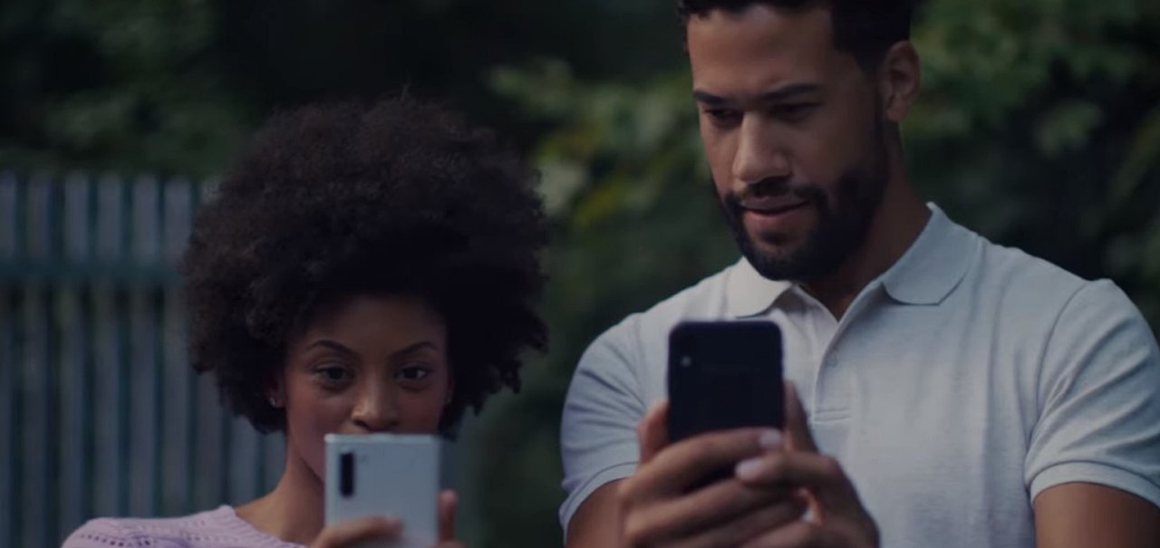 Comercial do Galaxy Note 10 alfineta câmera do iPhone 11