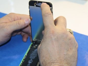 Assistências técnicas de celular movimentam 24 milhões de aparelhos por mês