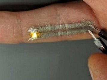 Tatuagem eletrônica é feita com spray e leva 2 minutos para secar