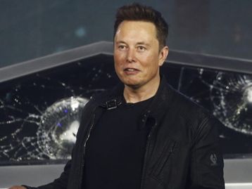 Sim, o novo Cybertruck da Tesla já está em 007 GoldenEye
