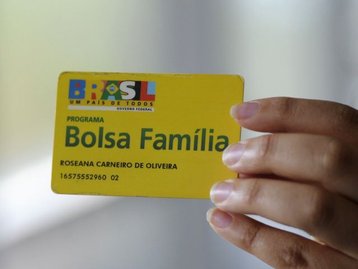Novo golpe no WhatsApp foca em beneficiários do Bolsa Família