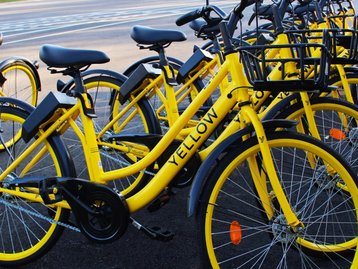 Yellow destrói bicicletas e gera polêmica na internet