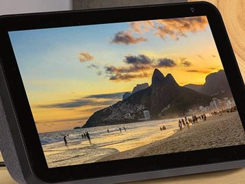 Echo Show 8 chega ao Brasil; Amazon Alexa em tela inteligente