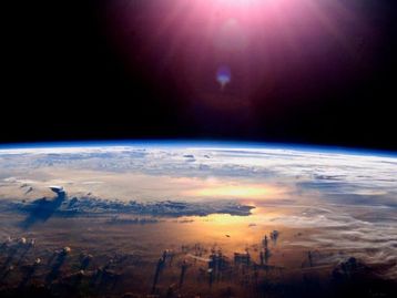 SpaceX deve enviar 3 turistas à Estação Espacial em 2021