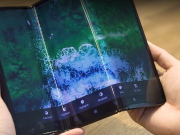 TCL apresenta conceito de celular dobrável em 3 partes