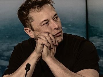 Elon Musk minimiza coronavírus e diz que acidentes de carro matam mais