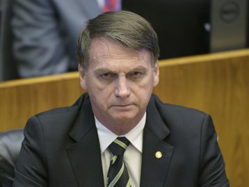 Instagram oculta post de Bolsonaro com alerta de 'fake news'