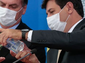 Hackers invadem hospital e não encontram exame para covid-19 de Bolsonaro