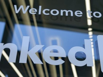 LinkedIn lança recurso de enquetes no app e na web
