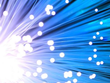 Recorde de velocidade: conexão de cabo de fibra óptica atinge 44 Tbps 