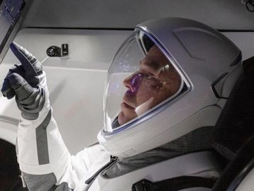 SpaceX tem lançamento tripulado adiado devido ao tempo ruim