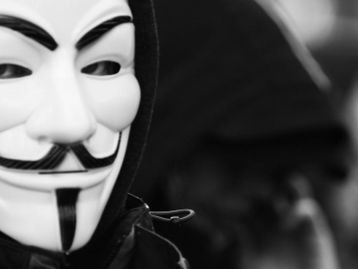 Página da Anonymous no Twitter sai do ar após expor dados de Bolsonaro
