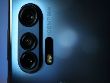 Motorola Edge+ chega ao Brasil com 5G e Snapdragon 865 por R$ 7.999