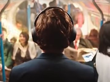 Fones Sony WH-1000XM4 aparecem em vídeo promocional