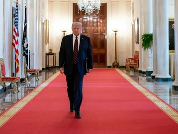 Agora é oficial: Trump assina ordem que bane TikTok e WeChat nos EUA