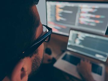 Experiência prática de desenvolvimento COBOL com versões de teste de IBM Z