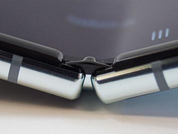 Galaxy Z Fold 2 aparece detalhado em review
