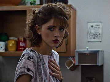 Atriz de Stranger Things critica mídia por sexualizar elenco da série