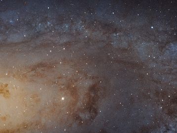 Via Láctea e Andrômeda já se tocam no espaço