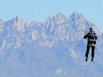 Pilotos relatam homem voando com jetpack em aeroporto dos EUA