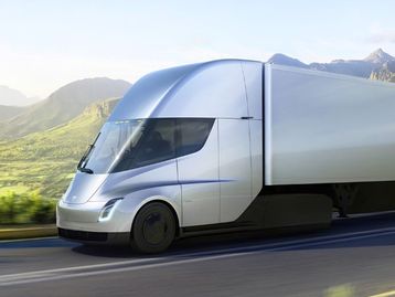 Gates 'não faz ideia' do que fala de caminhões elétricos, diz Musk