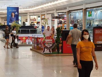 Metade dos brasileiros teme de sair de casa para fazer compras