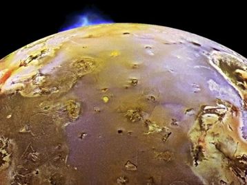 Vulcões ativos alimentam a atmosfera de Io, lua de Júpiter
