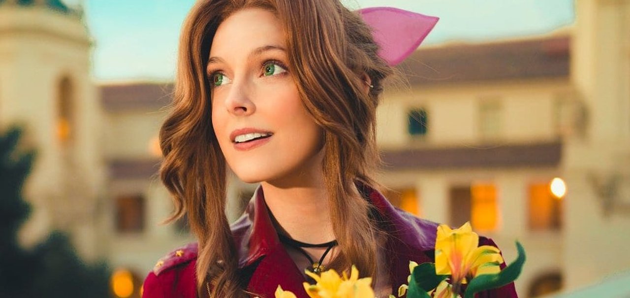 FF7 Remake: dubladora de Aerith faz cosplay da sua personagem