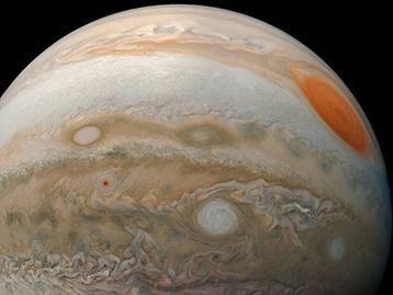 NASA detecta flashes de luz estranhos na atmosfera de Júpiter