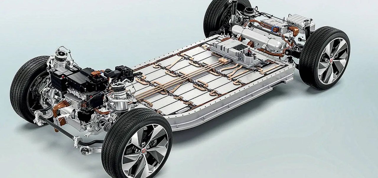 Mesmo considerando baterias, carros elétricos poluem muito menos