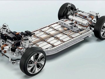 Mesmo considerando baterias, carros elétricos poluem muito menos