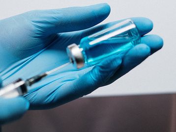 Nova vacina contra covid-19 da Moderna é 94,5% eficaz