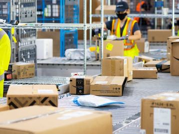 Funcionários da Amazon são presos por roubar carga de iPhones