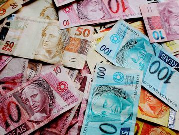 Notas falsas de R$ 100 e R$ 200 são vendidas via Google