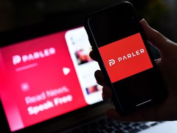 Parler é hackeado e revela dados de usuários; localização de publicações