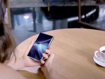 TCL mostra novo celular de 6,7'' com tela rolável na CES 2021