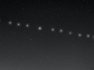 Luzes no céu hoje (10): satélites da SpaceX são vistos no Brasil 