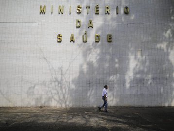 Hacker invade DataSUS e reclama da segurança ruim